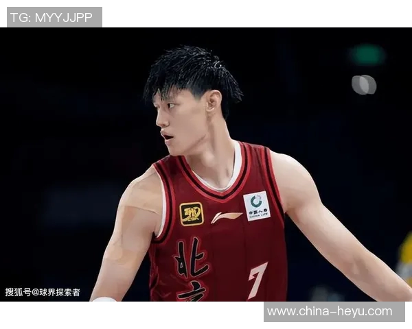 北京曾凡博巧妙跑位展现篮球智慧助力球队逆转胜利
