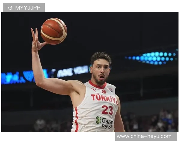 火箭队队员备战季前热身赛，集训效果显著